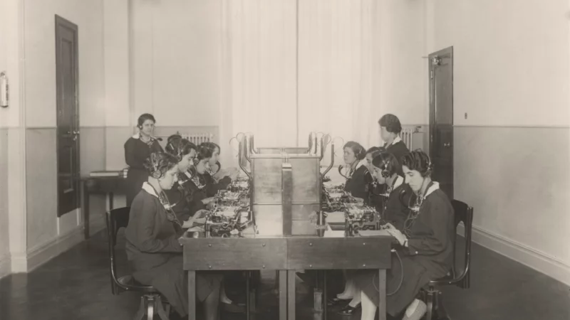 100 años de Telefónica: de las «chicas del cable» a la era digital
